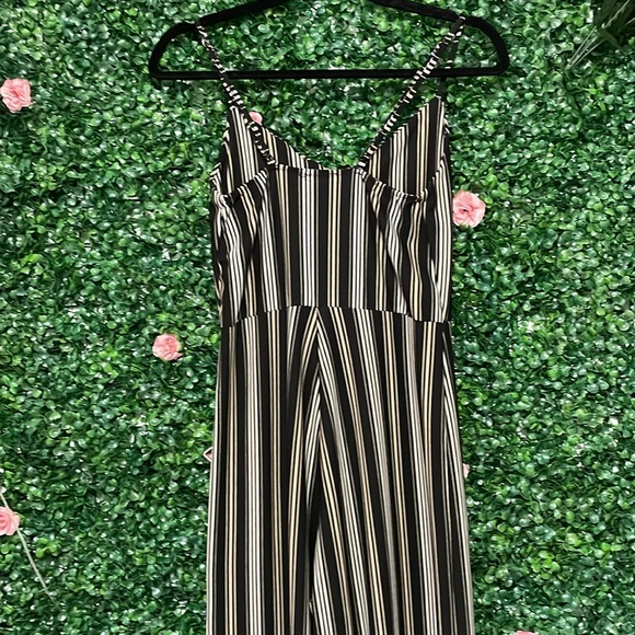 Stretchy Chic Striped Jumpsuit with Adjustable Straps - Picture 5 of 6